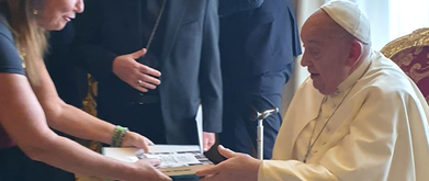 pope francis receives the price of children book